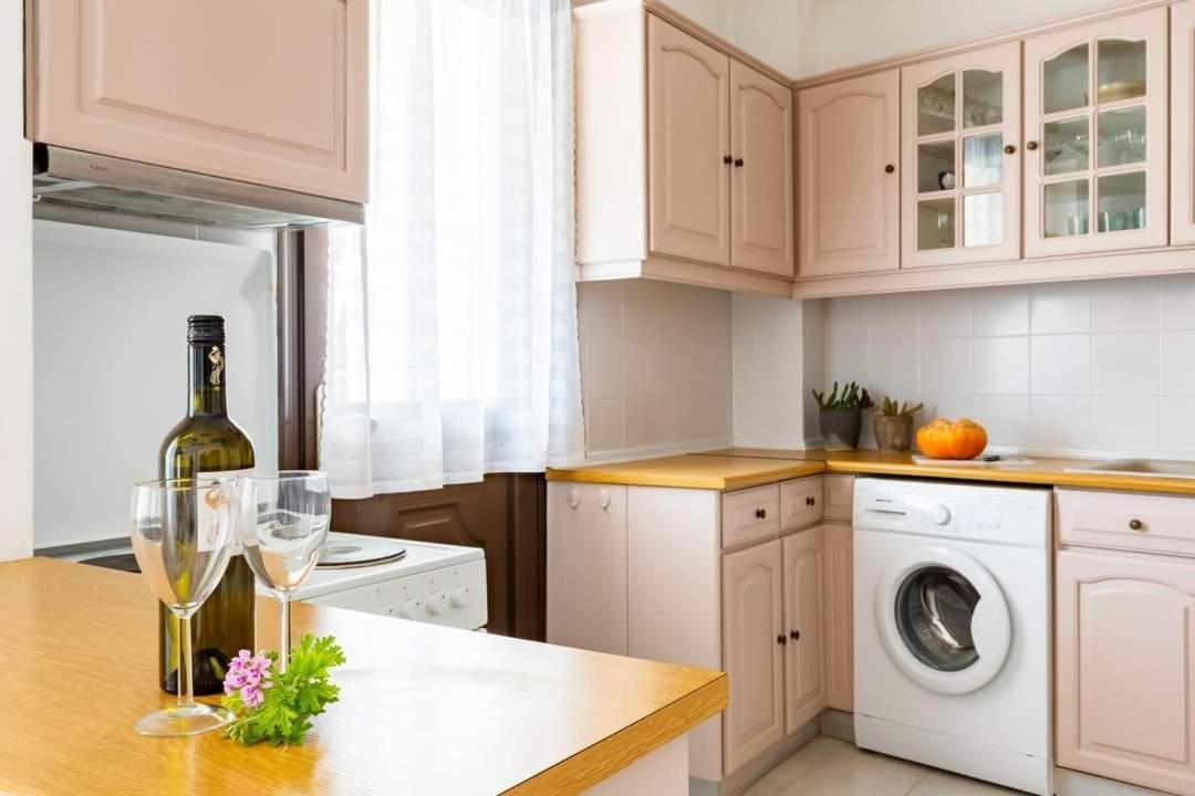 Cath'S Guesthouse Skopelos Town Bagian luar foto